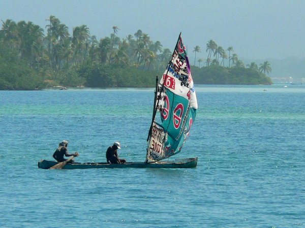 86- Ulu aux voiles bien usees 